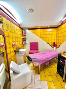 Ladies Beauty salon U shine